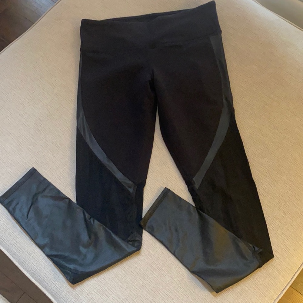 Alo full length black yoga pants - M
